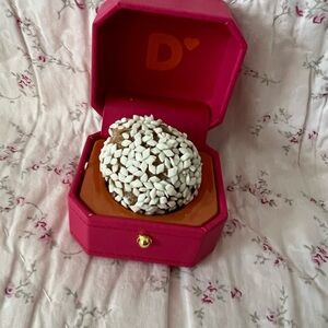 Brand New Dunkin Donuts Munchkin Limited Edition Pink Viral Proposal Ring Box